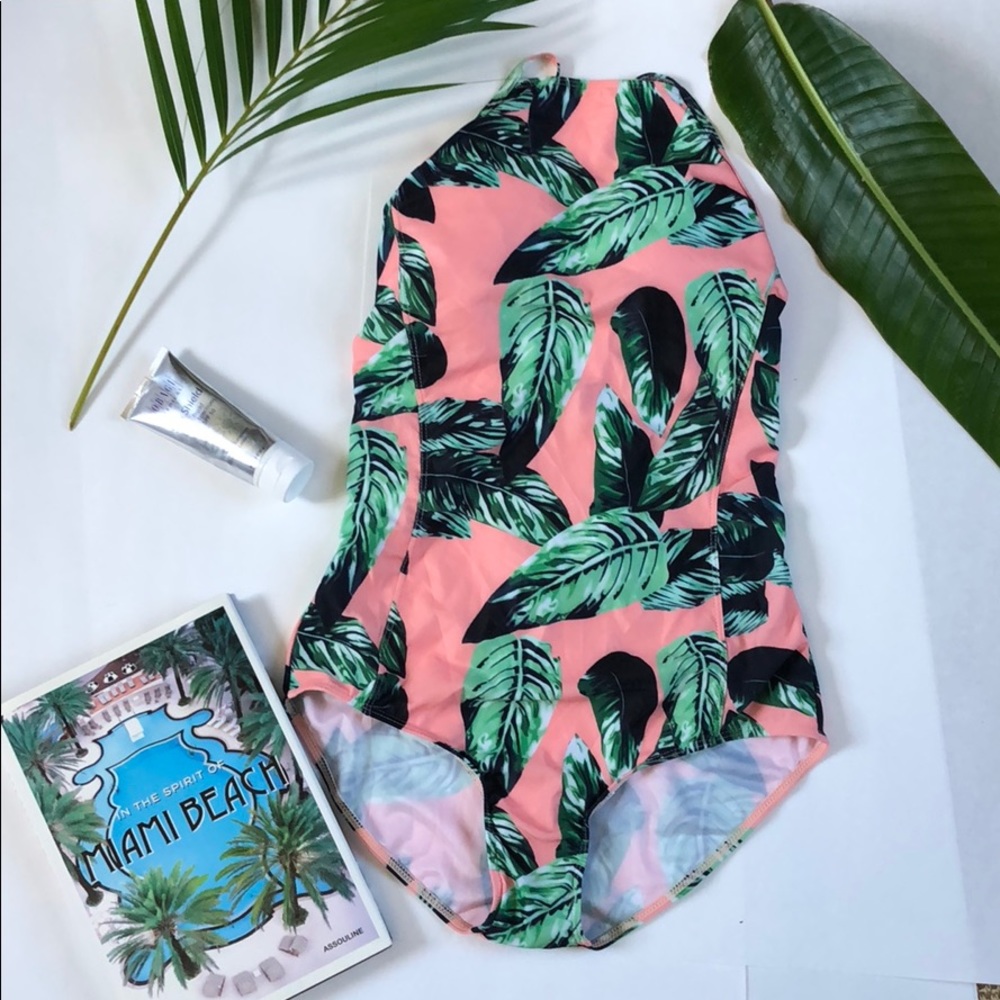 One Piece Halter Style Swimsuit 🩱